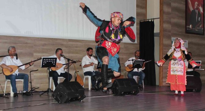 Alaşehir’de Saz Ekibi İzleyenleri Coşturdu