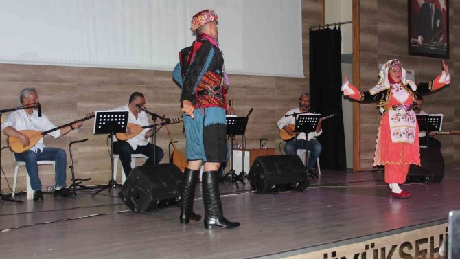 Alaşehir’de Saz Ekibi İzleyenleri Coşturdu