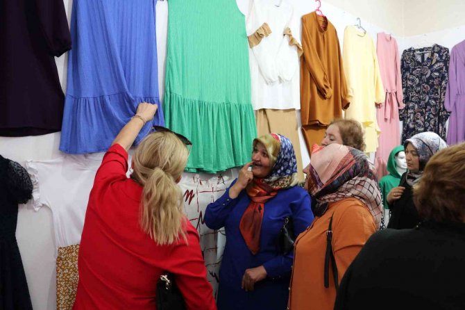 Sergide Gülümseten Diyalog: “Makas Kesmiyor”