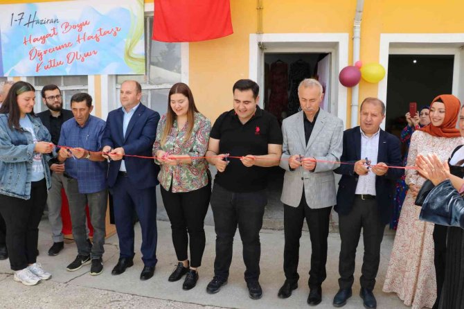 Sergide Gülümseten Diyalog: “Makas Kesmiyor”