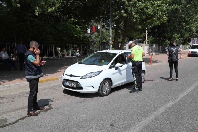 Antalya’da 682 Personelin Katılımı İle Yapılan ‘Huzur’ Uygulamasında 12 Kişi Yakalandı