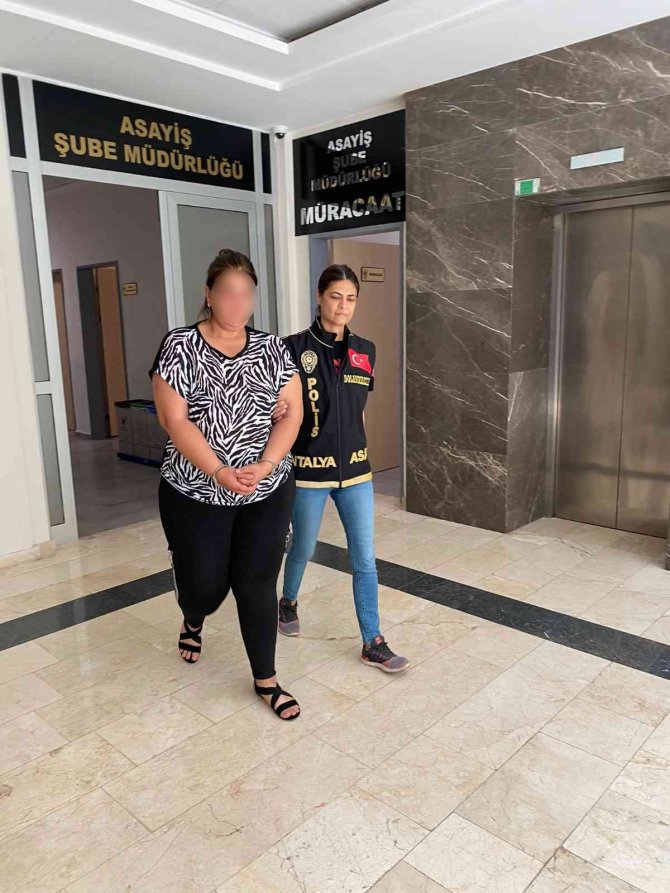2 Kişiyi 93 Bin Tl Dolandıran Kadın Polisten Kaçamadı
