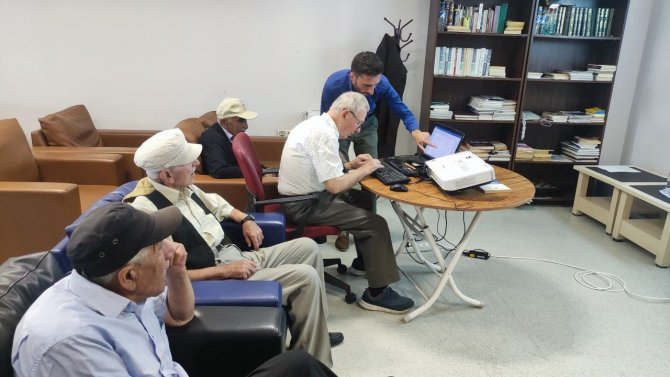 Artvin’de Huzurevi Sakinlerine Dijital Okuryazarlık Kursu Veriliyor