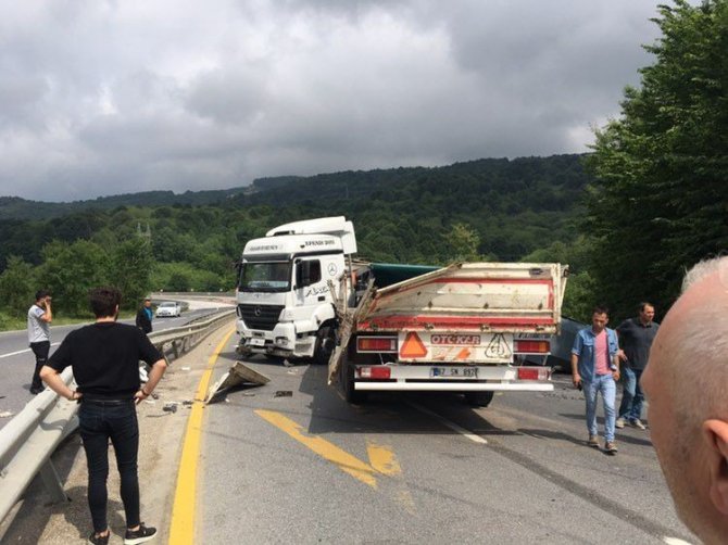 Tır Makasladı, Yol Trafiğe Kapandı
