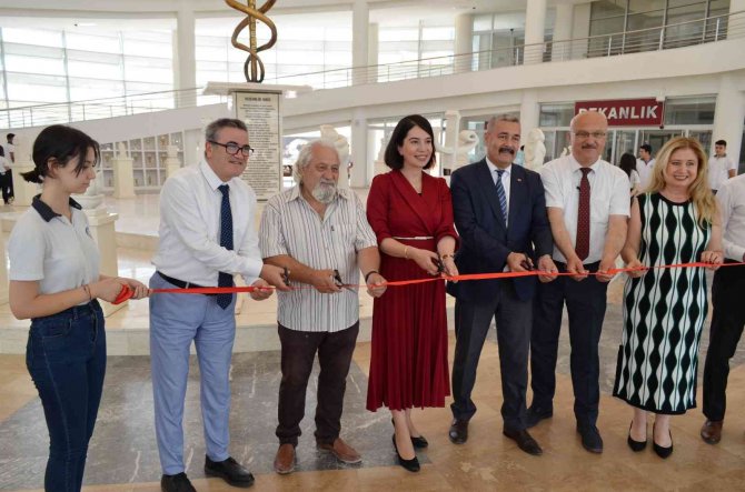 Adü’de ’Paylaşım’ Adlı Heykel Sergisi Açıldı