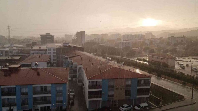 Nazili’de Sağanak Yağış Etkili Oldu