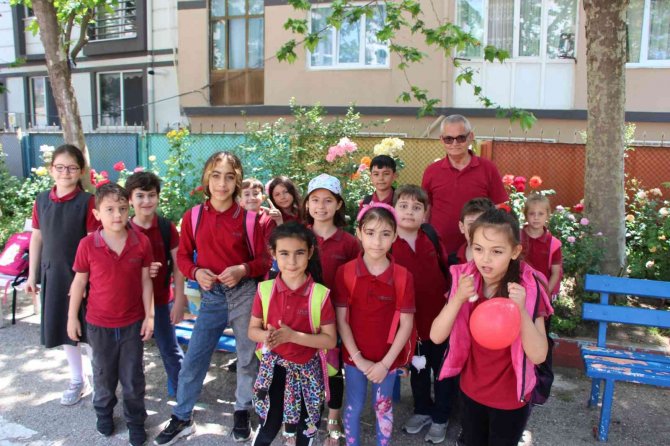 Okulun Bahçesi Rengârenk Oldu