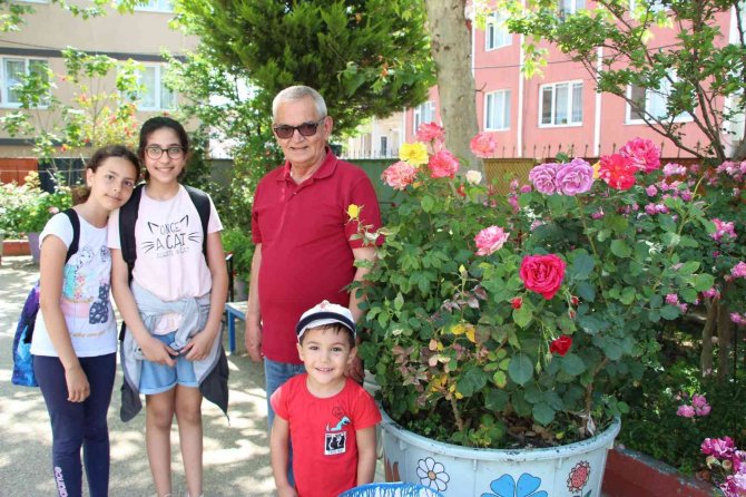 Okulun Bahçesi Rengârenk Oldu