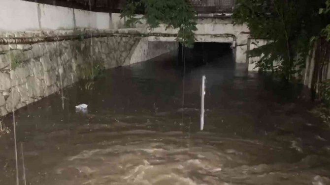 Kırıkkale’de Şiddetli Yağmur Hayatı Felç Etti