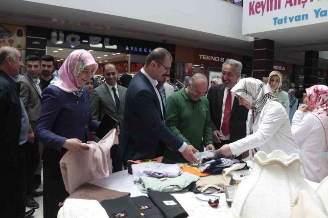 Tatvan’da Yılsonu Sergisi