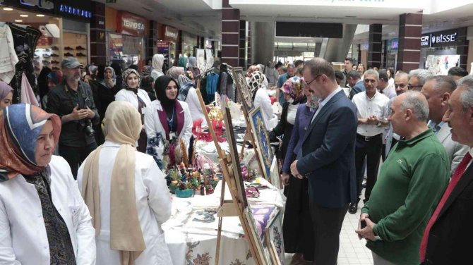 Tatvan’da Yılsonu Sergisi