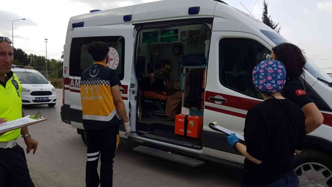 İ̇ki Otomobil Kafa Kafaya Çarpıştı: 5 Yaralı