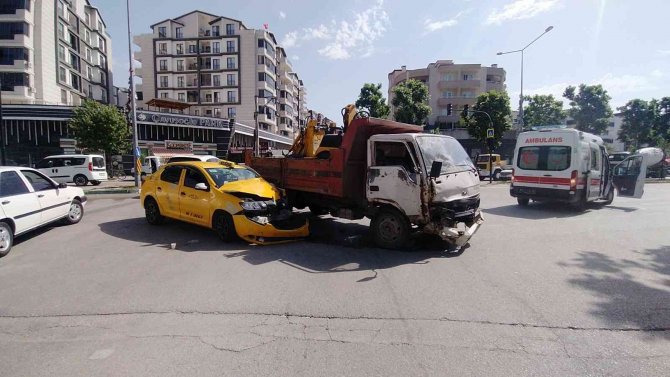 Bursa’daki Feci Kaza Güvenlik Kamerasına Yansıdı