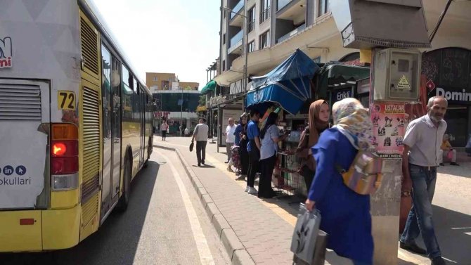 Hırsızları Gören Büfeci Vatandaşları Uyararak Hırsızlığı Önledi