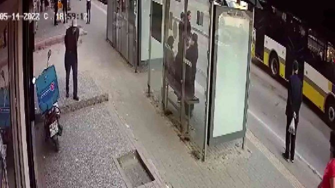 Hırsızları Gören Büfeci Vatandaşları Uyararak Hırsızlığı Önledi
