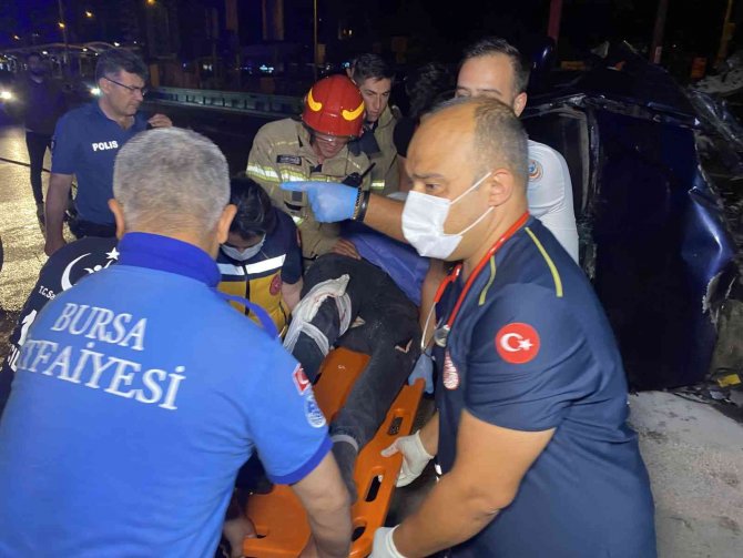 Hurdaya Dönen Otomobilde Sıkıştığı Yerden Yaralı Olarak Kurtarıldı