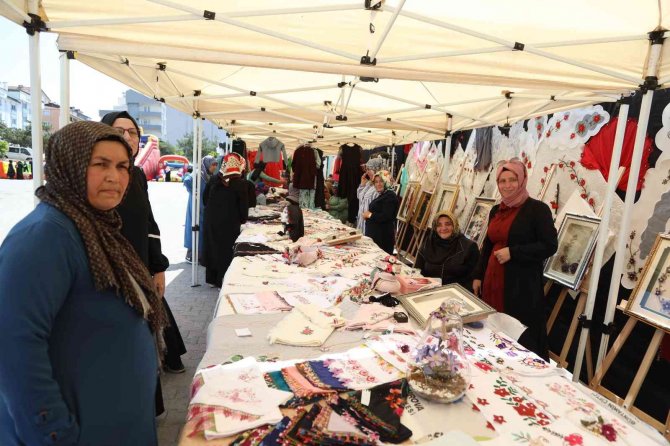 Çayırova’da El Emeği, Göz Nuru Ürünler Görücüye Çıktı