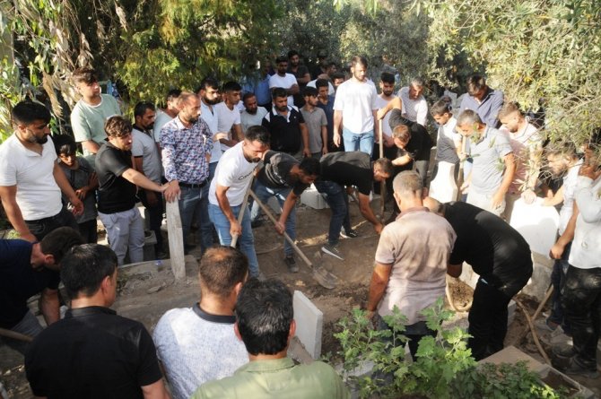 Dicle Nehrinde Boğulan Çocuk, Gözyaşları Arasında Defnedildi