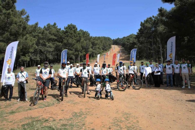 Sultanbeyli’de Buluşan Downhill Sporcuları Ve Çevre Gönüllülerinden Mesaj