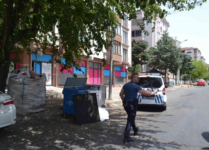 Çöpteki Geri Dönüşüm Atıklarını Paylaşamadığı Çekçekçi Arkadaşını Sopayla Dövdü