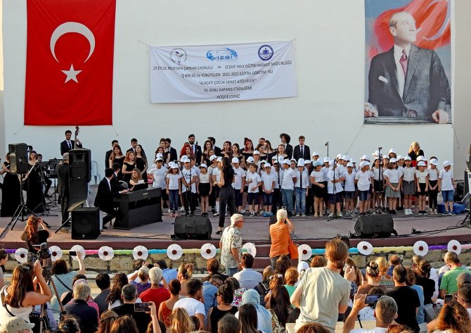 Alaçatı Çocuk Sanat Atölyeleri Yıl Sonu Kapanışında Coşkulu Konser