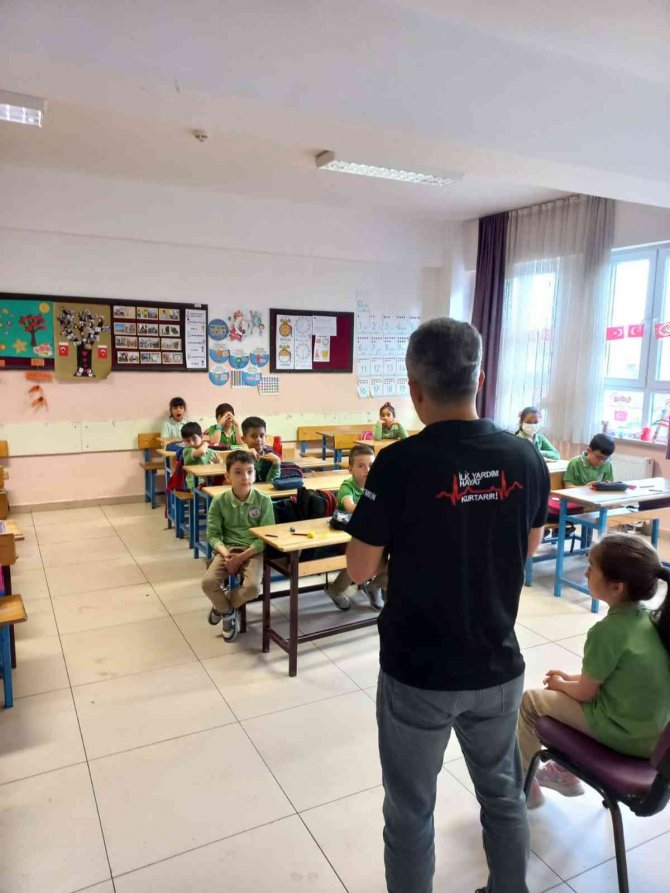 İ̇lkokul Öğrencileri Çevre Dostu Okul Eğitimi Aldı