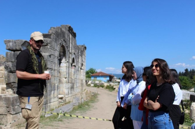 Öğrenciler Antik Kent Ve Müzeyi Ziyaret Etti