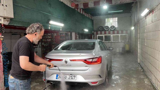 Toz Taşınımı Sebebiyle Çamur Yağdı, Oto Yıkamacılar En Hareketli Günlerinden Birini Yaşadı