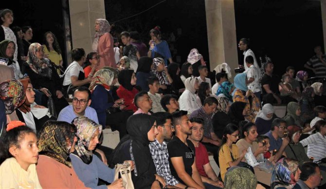 Halk Eğitim Merkezi Korosu, Kürsübaşı Konserinde Seslendirdikleri Eserlerle Kulakların Pasını Sildi