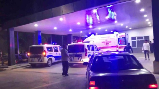 İ̇hbara Giden Polisi Boynundan Bıçakladı