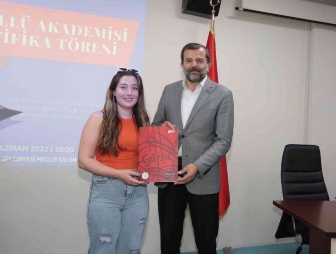 Gürsu Belediyesi Eurodesk Gönüllü Akademisi Öğrencileri Sertifikalarını Aldı