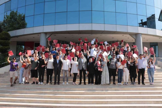 Gürsu Belediyesi Eurodesk Gönüllü Akademisi Öğrencileri Sertifikalarını Aldı