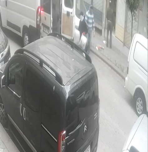 Zeytinburnu’nda 60 Bin Liralık Çocuk Kıyafeti Çalındı