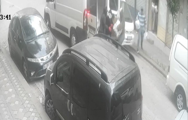 Zeytinburnu’nda 60 Bin Liralık Çocuk Kıyafeti Çalındı