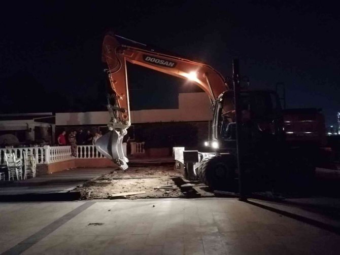 Saime Sultan Yalısı’ndaki Kaçak Eklentiler Yıkıldı: 9 Kez Mührü Bozmuşlar