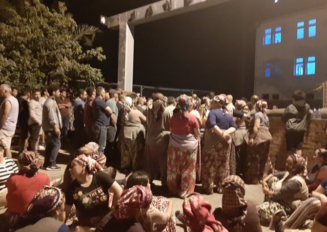 Jandarma Önünde Toplanıp Buket’in De Bulunmasını İstediler