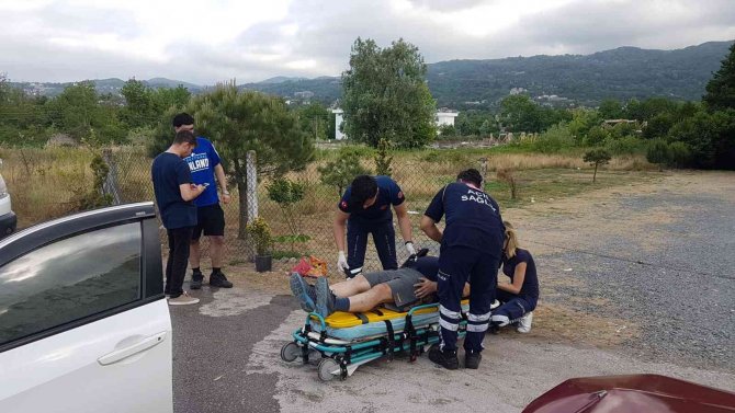 İ̇ki Otomobil Kafa Kafaya Çarpıştı: 5 Yaralı