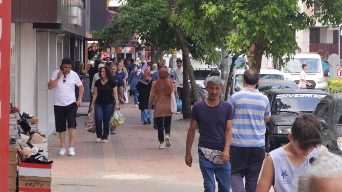 Sıcak Ve Nemli Havalarda Su Tüketimine Dikkat