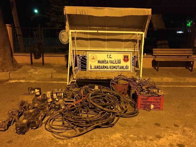 Manisa’da Sıvı Gübre Ve Kablo Çalan 5 Şüpheli Yakalandı