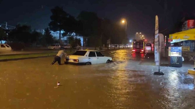 Kırıkkale’de Şiddetli Yağmur Hayatı Felç Etti