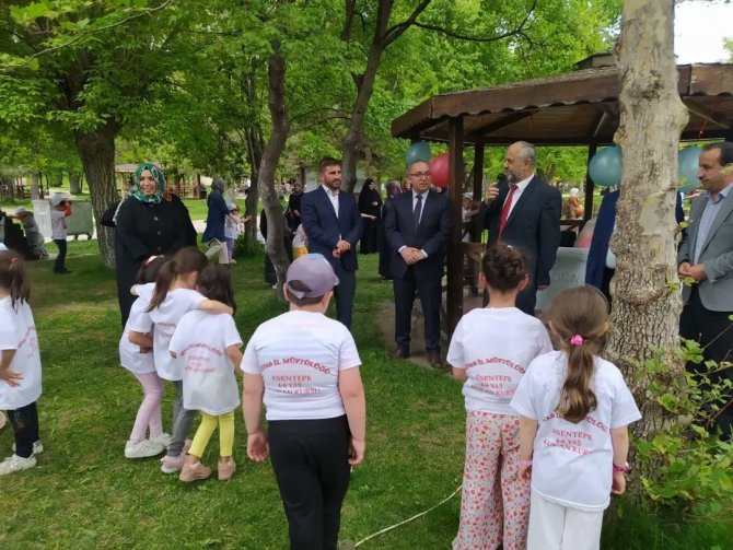 Minikler Şenlikte Buluştu