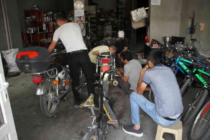 Bisiklet Sezonunun Açılması Tamircilerin Yüzünü Güldürdü
