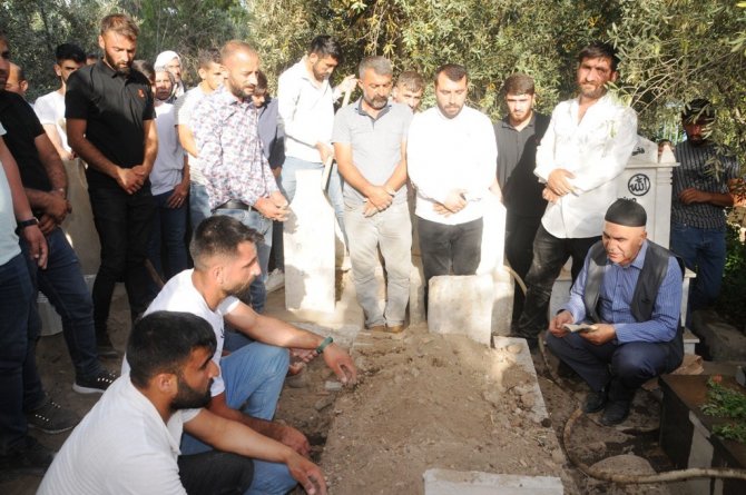 Dicle Nehrinde Boğulan Çocuk, Gözyaşları Arasında Defnedildi