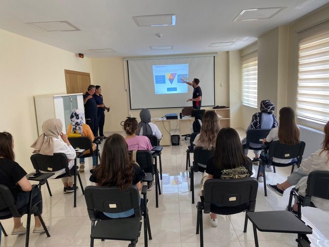 Öğrencilere Teorik Ve Uygulamalı Yangın Eğitimi