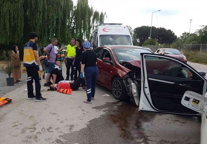 İ̇ki Otomobil Kafa Kafaya Çarpıştı: 5 Yaralı