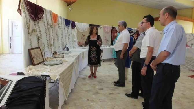 Burhaniye’ De Hem Sergisi Pelitköy De Açıldı