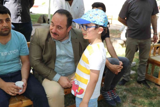 Sınav Öncesi Öğrencilere Moral Verdi