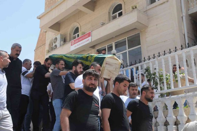 Dicle Nehri’nde Boğulan Gencin Cenazesi Gözyaşları Arasında Defnedildi