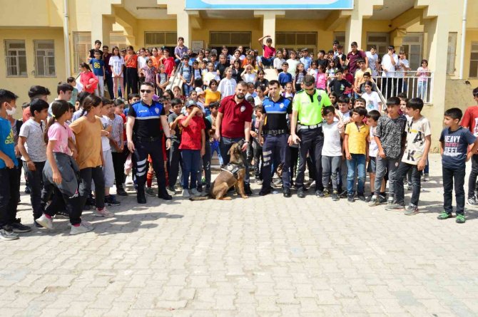 Güvenlik Güçlerine Mektup Yazan Çocuklar Doyasıya Eğlendi