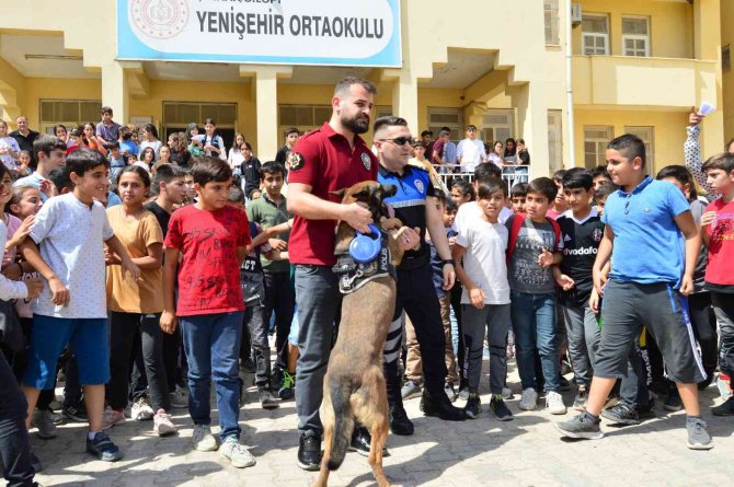 Güvenlik Güçlerine Mektup Yazan Çocuklar Doyasıya Eğlendi